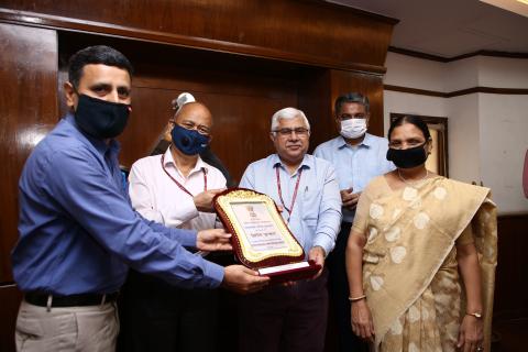 पुरस्कार वितरण समारोह की झलकियां XV6A7299